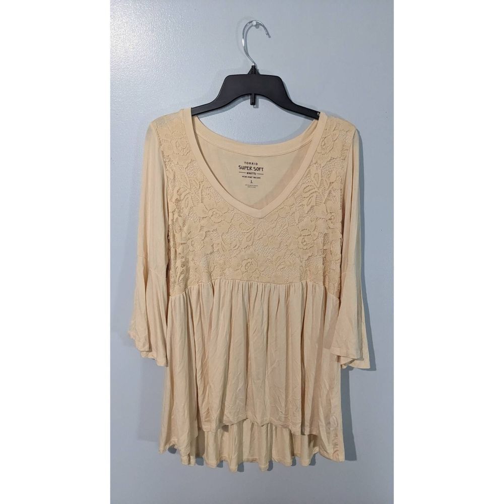 Torrid cream color v neck top size 1X